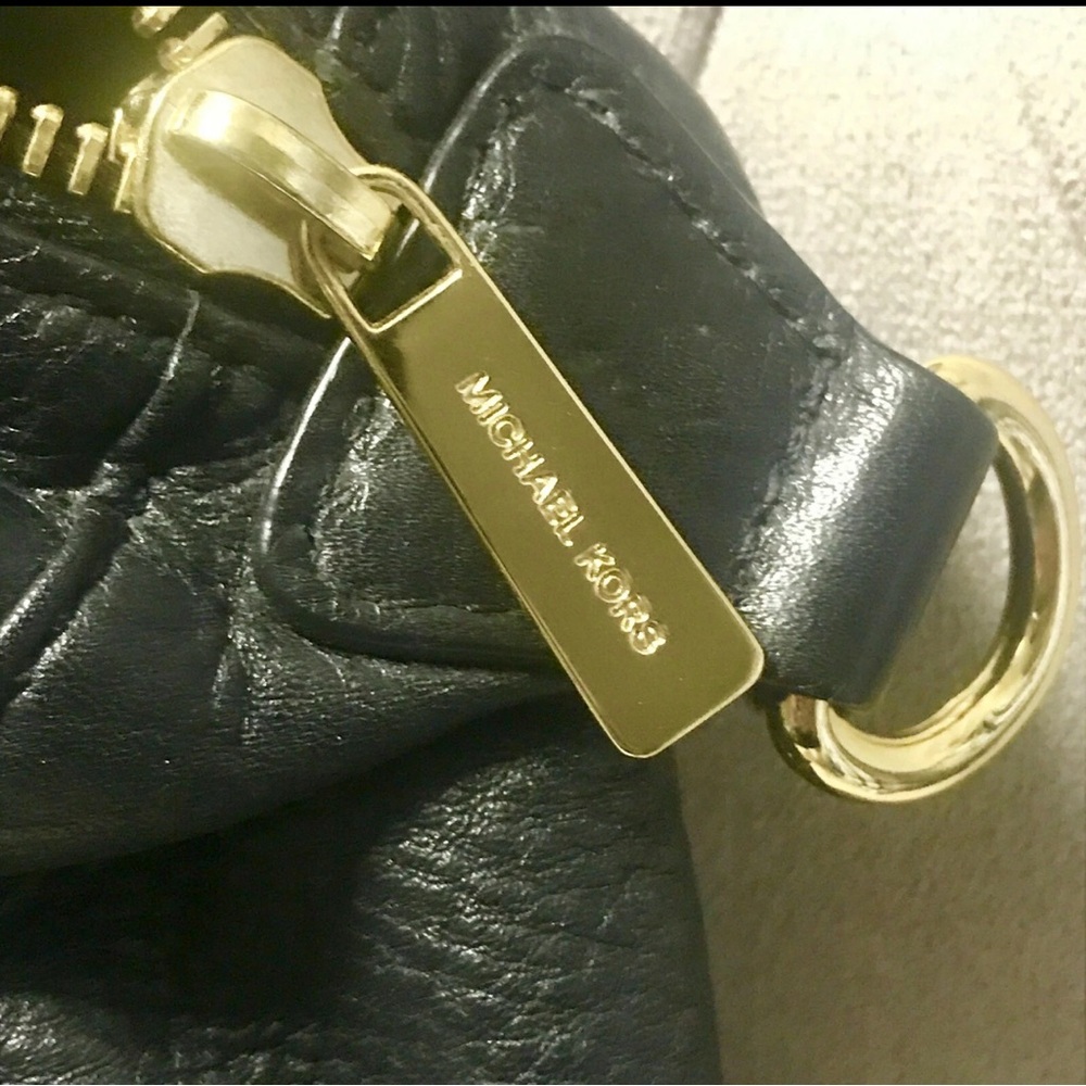 Michael Kors Black Leather Shoulder Bag with Gold Hardware - Picture 5 of 6